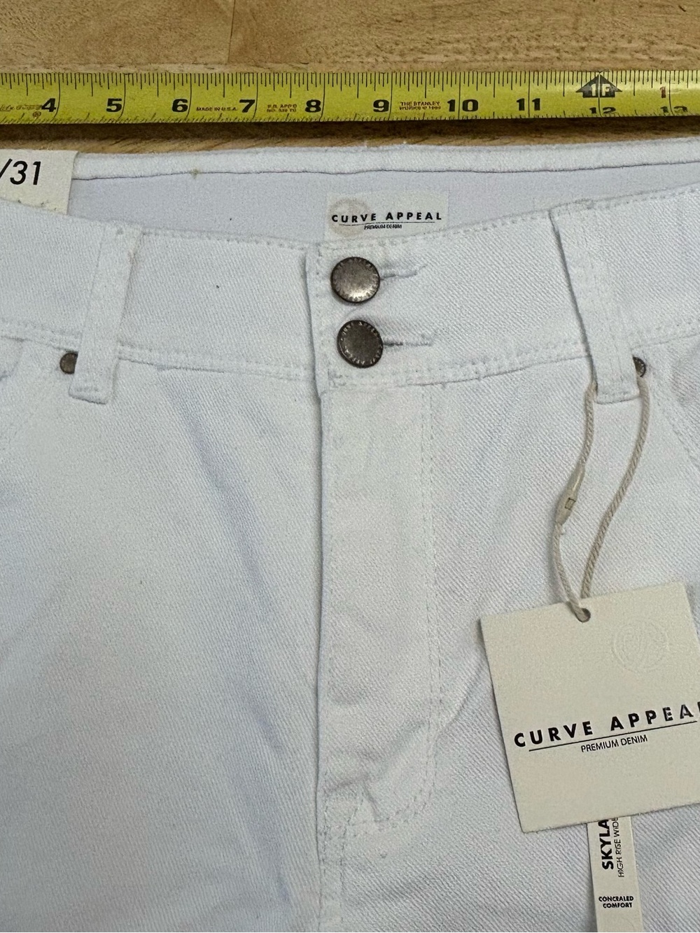 Wide-Leg White Jeans with High Rise Waist - Picture 4 of 7